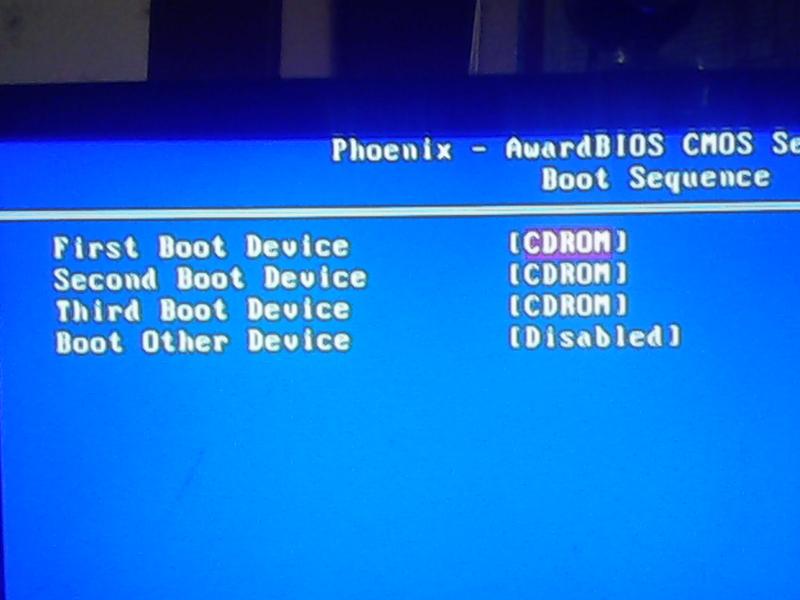 Что делать если биос не видит. Дисковод в биосе. BIOS CD ROM. Как в биосе включить дисковод. Как отображается флешка в биосе.