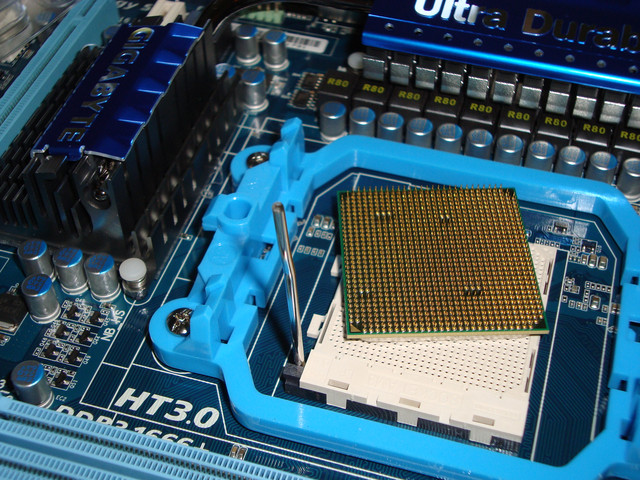 Сокет AMD AM3 с процессором