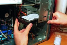Как вынуть жесткий диск из компьютера?