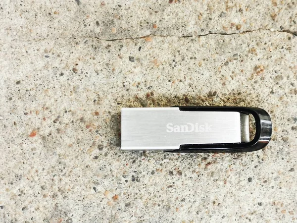 ОБ 4.0, ОБ 3.0, micro USB, USB type-c, передача данных, скорость, инновации, технологии, компьютеры, безопасность, хранение данных, флэш-накопитель, твердотельные накопители, флэш-накопитель, жесткие диски, — стоковое изображение Micro Usb Usb Type Передача Данных Скорость Инновации Технологии Компьютеры Лицензионные Стоковые Изображения