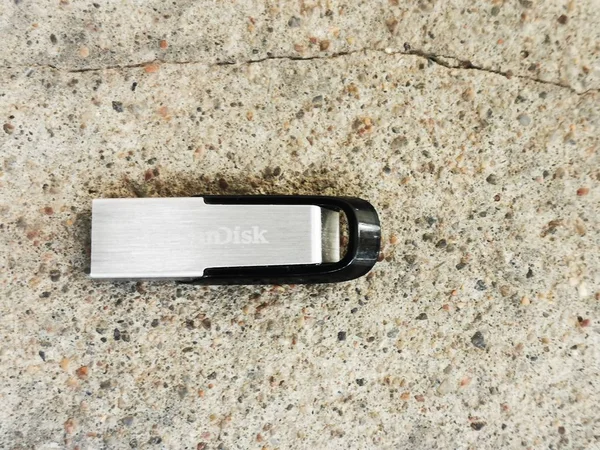 ОБ 4.0, ОБ 3.0, micro USB, USB type-c, передача данных, скорость, инновации, технологии, компьютеры, безопасность, хранение данных, флэш-накопитель, твердотельные накопители, флэш-накопитель, жесткие диски, — стоковое изображение Micro Usb Usb Type Передача Данных Скорость Инновации Технологии Компьютеры Лицензионные Стоковые Изображения