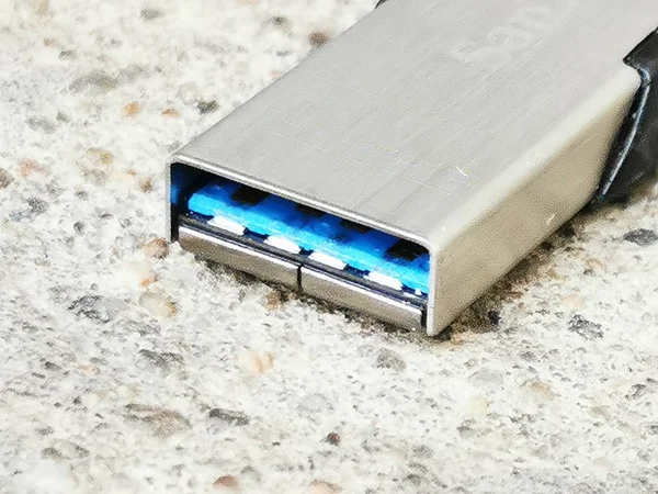 ОБ 4.0, ОБ 3.0, micro USB, USB type-c, передача данных, скорость, инновации, технологии, компьютеры, безопасность, хранение данных, флэш-накопитель, твердотельные накопители, флэш-накопитель, жесткие диски, — стоковое изображение Micro Usb Usb Type Передача Данных Скорость Инновации Технологии Компьютеры Лицензионные Стоковые Фото