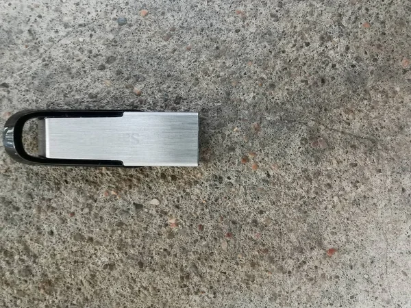 ОБ 4.0, ОБ 3.0, micro USB, USB type-c, передача данных, скорость, инновации, технологии, компьютеры, безопасность, хранение данных, флэш-накопитель, твердотельные накопители, флэш-накопитель, жесткие диски, — стоковое изображение Micro Usb Usb Type Передача Данных Скорость Инновации Технологии Компьютеры Стоковое Фото