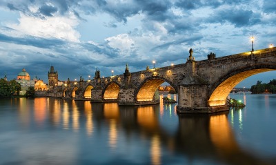 огни Прага отражение мост Чехия река
